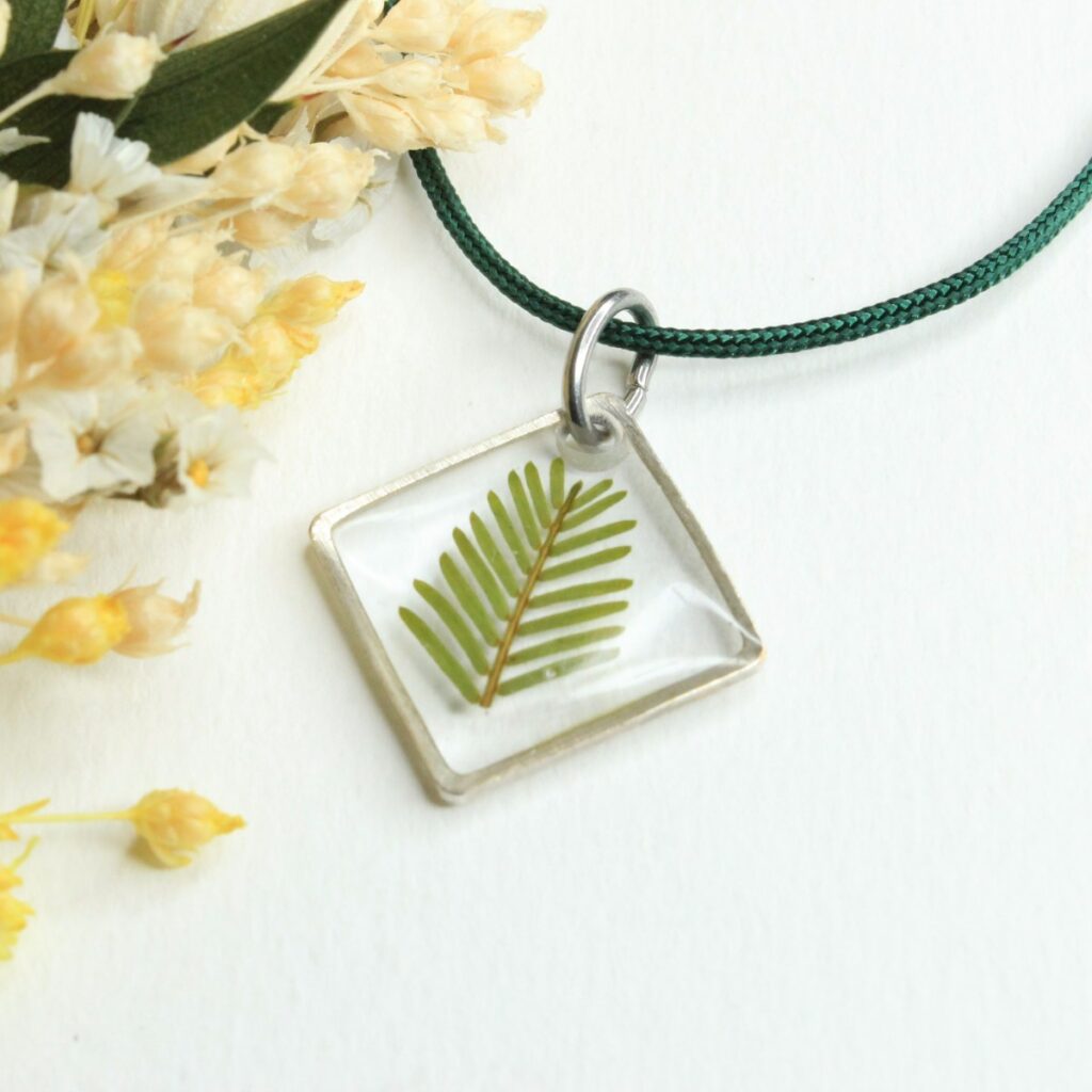 question bijou nature femme