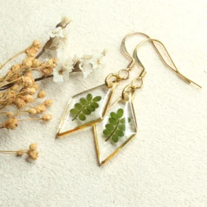 boucles d'oreilles feuilles vertes sophora