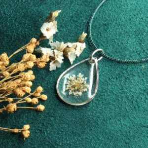 collier argenté fleur naturelle carotte