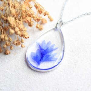 Pendentif argenté fleur bleue